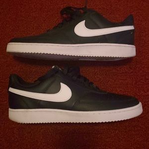 Mens black & white Nike